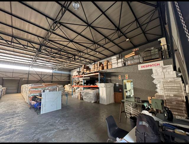 1,551M² WAREHOUSE TO LET IN SPARTAN